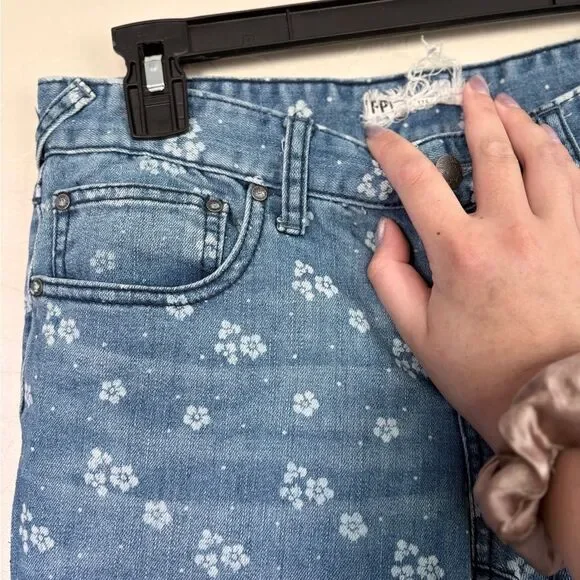 Free People Ditsy Floral Print Cropped Skinny Jeans Size 28 - Picture 4 of 7